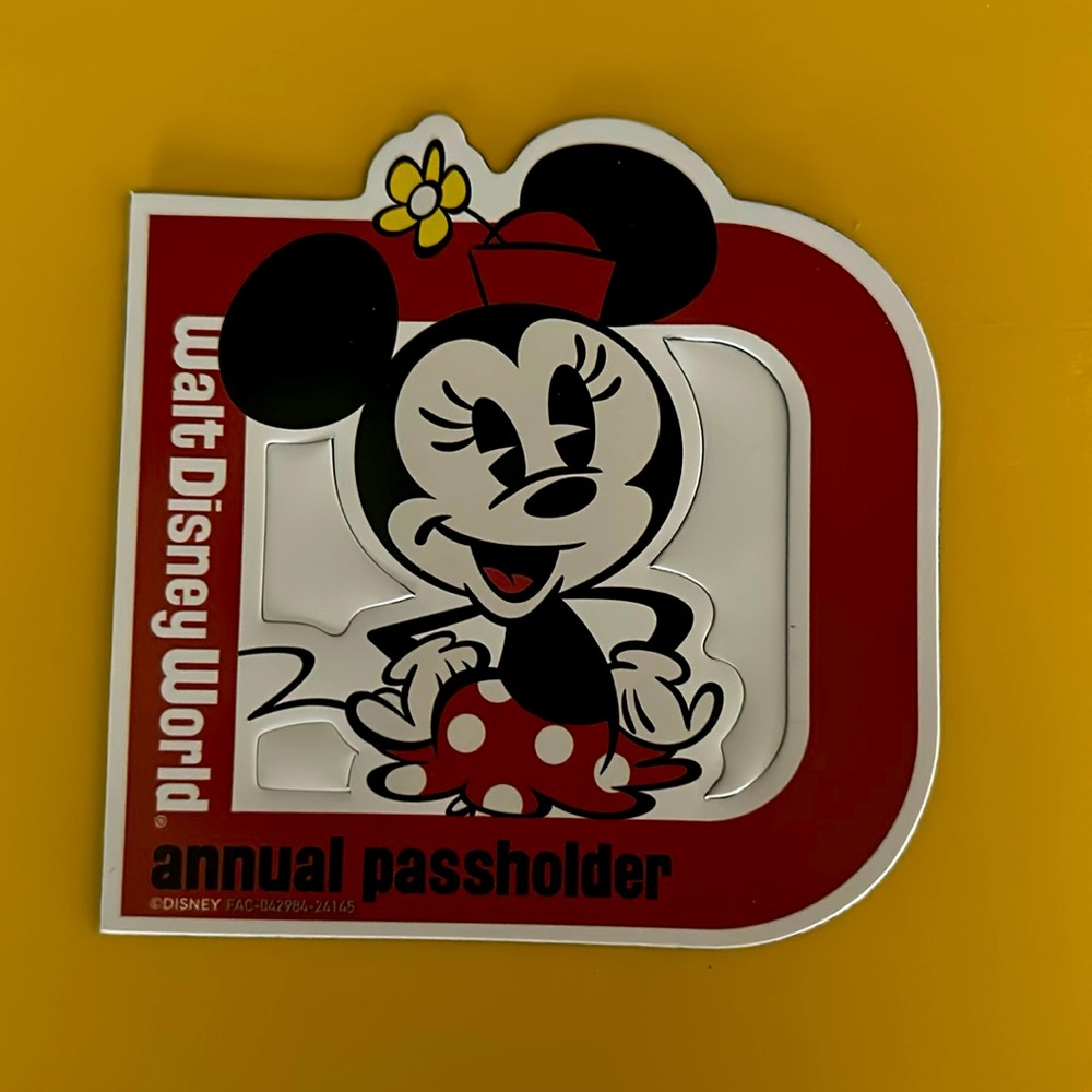Disney annual pass holder 2025 Minnie Mouse magnet